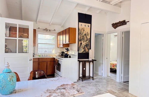 Baiting Hollow Cottage | Charming 3-bedroom beachfront cottage with WiFi, AC in welcoming Calverton
