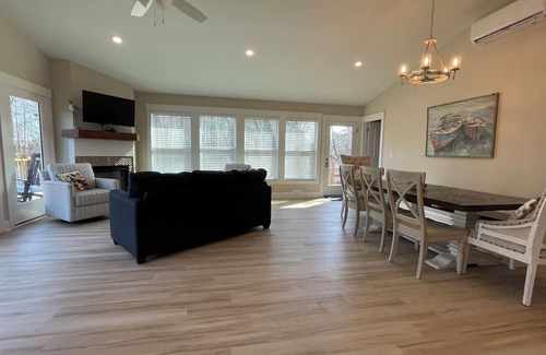 Elizabethtown Resort | Luxury Lodging, Lakefront View, 3-bedroom, 3.5 bath, sleeps 10, wrap-around patio.