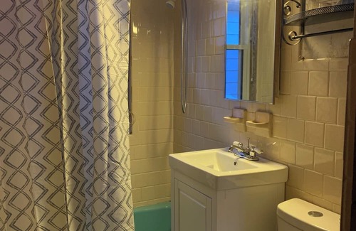Everett Apartment | Spacious 3-bedroom apartment with WiFi, AC in amazing Everett