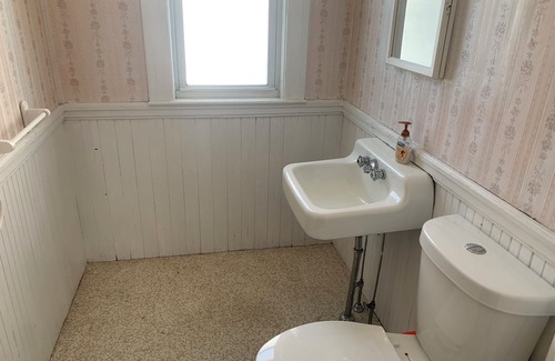 Everett Apartment | Spacious 3-bedroom apartment with WiFi, AC in amazing Everett
