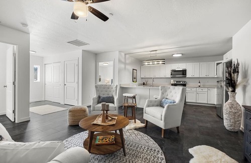Kellogg Condo | Beautiful 2-bedroom condo centrally located in Kellogg with a porch.
