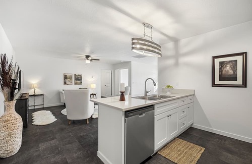 Kellogg Condo | Beautiful 2-bedroom condo centrally located in Kellogg with a porch.