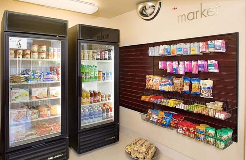 Renton House | Renown South Seattle WA Hotel with Large Suites & Kitchens