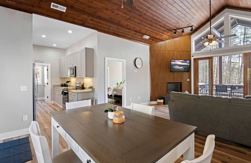 Sylva Condo | Mountain Hideaway, Grill, and Sunset Views!