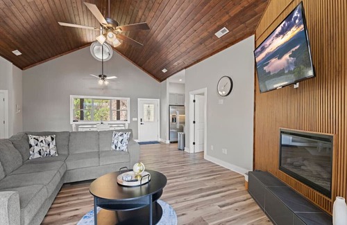 Sylva Condo | Mountain Hideaway, Grill, and Sunset Views!