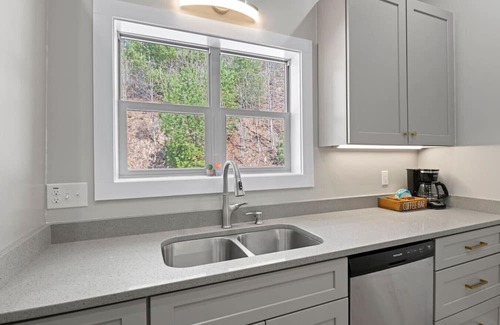 Sylva Condo | Mountain Retreat, Cozy Balcony, and Grill!