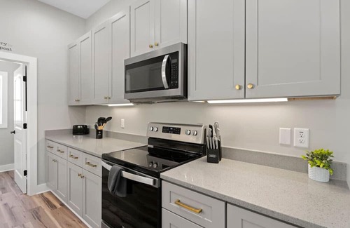 Sylva Condo | Mountain Retreat, Cozy Balcony, and Grill!