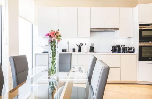Waterloo Apartment | Waterloo Stays - Modern & Spacious