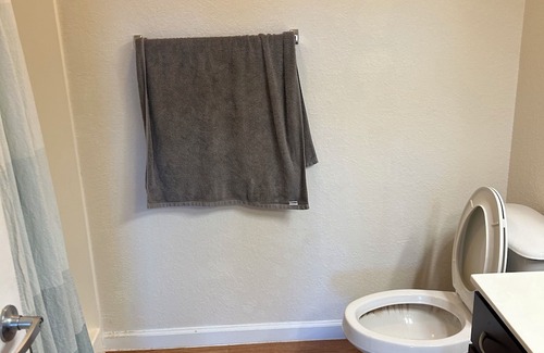 Athens Apartment | Cozy 1-bedroom apartment in Athens with AC, WiFi, fitness room, and a pool!