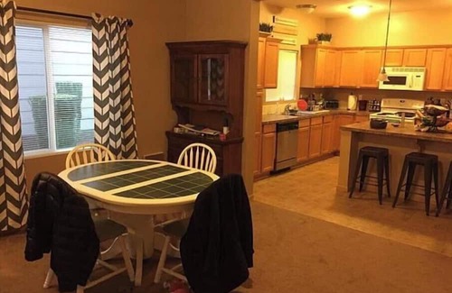 East Olympia House | Perfectly located 3-bedroom Townhome with WiFi in Lacey