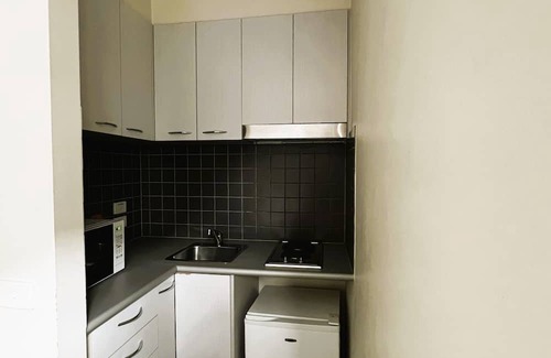 Carlton South Apartment | Central Melbourne Studio for 2 | Walk to Markets & Cafes