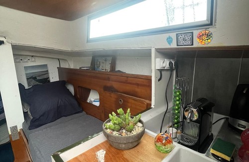 Trentemoult Boat Rental | For rent - Accommodation on the water - Cosy boat in Nantes - Sailboat Trentemoult