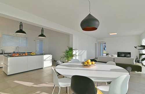 Coste Villa | Villa Brezza: A bright and sunny three-story villa situated in a quiet location, a few minutes from the town center, with Free WI-FI.