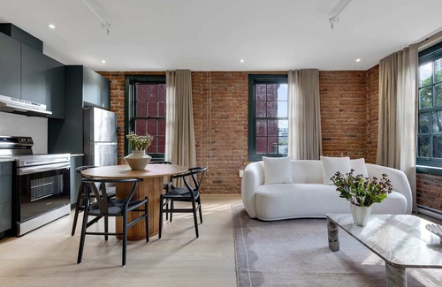 Cite Multimedia Apartment | Mercer-1 Bedroom Corner unit-Free parking