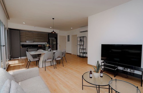 Marbella Apartment | Luxury 2 bedroom apt free parking and balcony