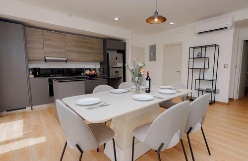 Marbella Apartment | Luxury 2 bedroom apt free parking and balcony