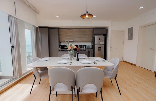 Marbella Apartment | Luxury 2 bedroom apt free parking and balcony