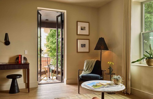 Fishtown House | Elegant Stay in Restored 18th-Century Building w/Pool, In-Room Wet Bar
