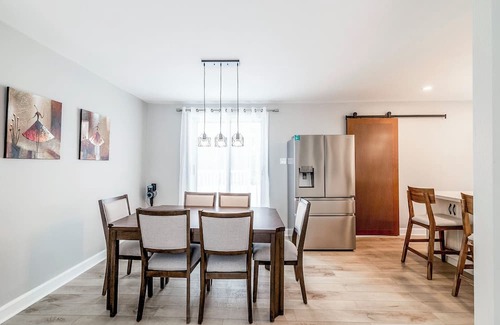 Greenfield Park House | Comfy/New 3 BDR house near DT,Hospital,2 parking