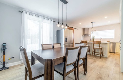 Greenfield Park House | Comfy/New 3 BDR house near DT,Hospital,2 parking