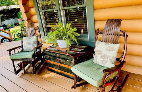 Maryville Cabin | Cozy 1-bedroom cabin with AC, WiFi in charming Maryville