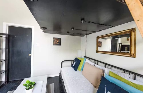 Fishtown Apartment | BUSSIN efficiency apartment in fab Fishtown Dog-Friendly, fast WiFi, AC, W/D