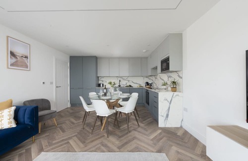 Newquay Apartment | Apartment 4, Oasis Sands - an apartment that sleeps 6 guests in 3 bedrooms