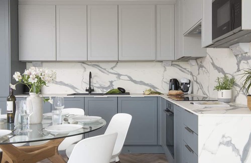 Newquay Apartment | Apartment 4, Oasis Sands - an apartment that sleeps 6 guests in 3 bedrooms