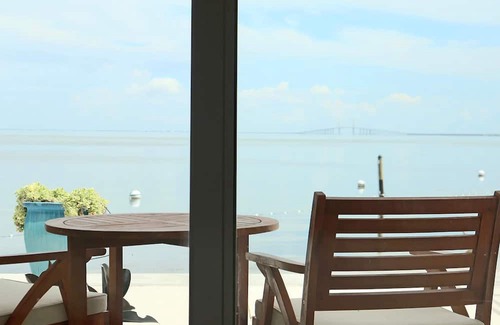 Pinellas Point House | Ideal Family Stay - Adventurous Excursions, Trendy Dining & Beach Escape