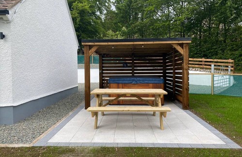 Coleraine Cottage | Peaceful countryside escape with hot tub and outstanding countryside views