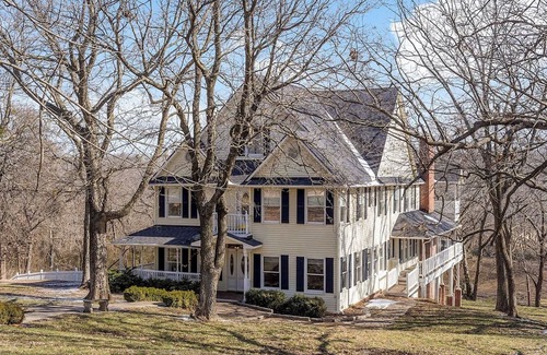 Tulsa House | Beautiful Farmhouse Peaceful Retreat Tulsa Hills