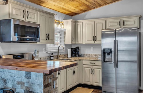 Beach Haven West House | Stunning 3-bedroom Lagoon-Front Oasis- Serenity Awaits!