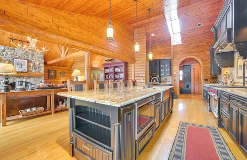 Levering Cabin | Deck + Beach Access: Lakefront Cabin in Levering!