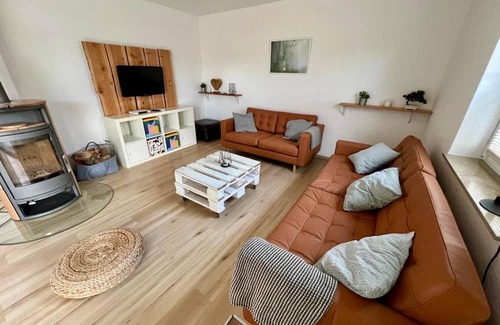 Schnellbach Apartment | Apartment 'Im Thüringer Wald' with Mountain View, Private Terrace and Wi-Fi