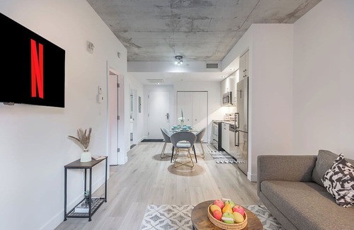 Cite Multimedia Apartment | 1 bedroom old port- F1 Weekend