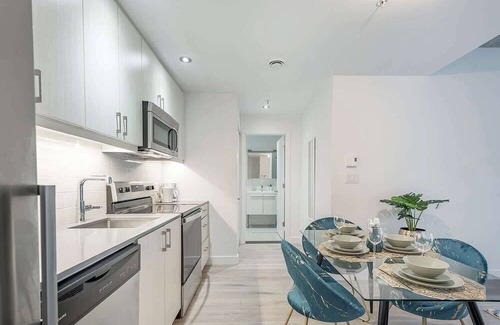 Cite Multimedia Apartment | Square Victoria - Balcony - Indoor Parking