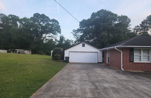 Covington House | Charming brick ranch on 1.28 acres near downtown Covington, GA,