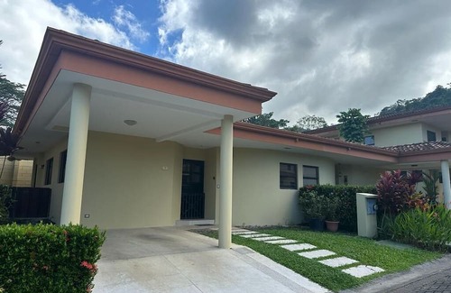 Tarcoles House | Cozy newly renovated 2-bedroom house 10 mins from the beach!