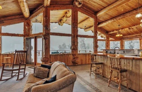 Harding-Birch Lakes Cabin | 3-bedroom Log Cabin in Charming Salcha with Free WiFi, Mountain Views & Private