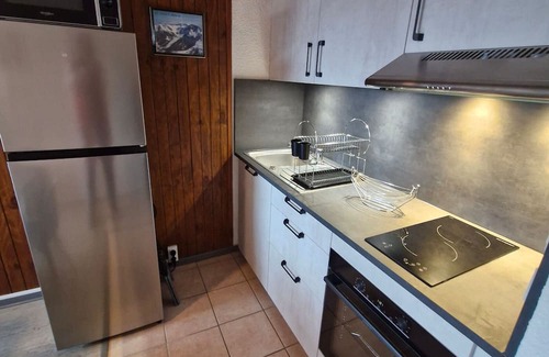 Besse-et-Saint-Anastaise Apartment | Studio in the heart of the station, free WiFi