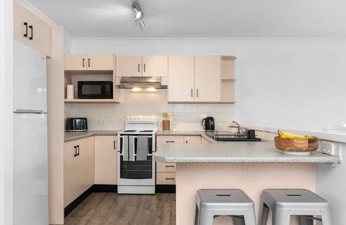 Lake Macquarie City Council House | Family Getaway in Belmont