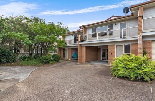 Lake Macquarie City Council House | Family Getaway in Belmont