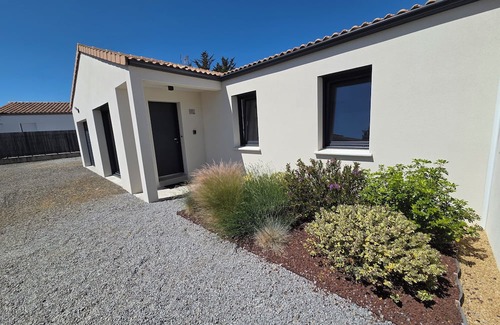 Saint-Jean-de-Monts Villa | Villa Azur: Modern & Private Pool!