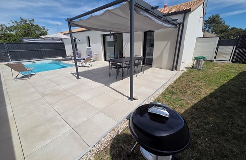 Saint-Jean-de-Monts Villa | Villa Azur: Modern & Private Pool!