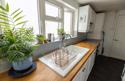 Newland Near Ulverston House | Cosy Ulverston Cottage with Log Burner & Garden