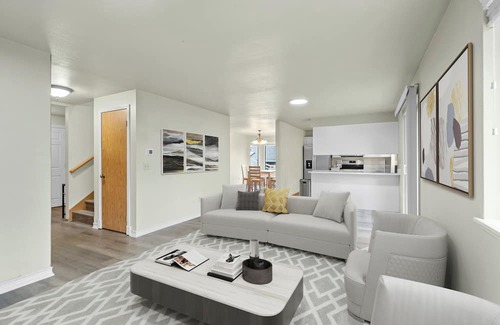 Federal Way House | A beautiful private bedroom in a peaceful neighborhood in Federal Way- Twin-lake