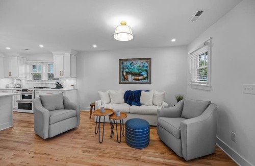 Isle of Palms House | Renovated, Modern Beach Get-Away w/Private Pool! Easy Walk to Beach!