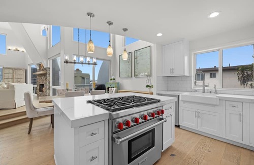 Gas Lamp Section House | Stunning 4 story Manhattan Beach Sand Section Home