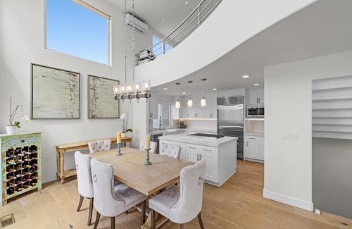 Gas Lamp Section House | Stunning 4 story Manhattan Beach Sand Section Home