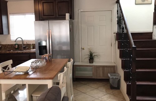Alhambra House | Charming 2 bedroom house in quaint Alhambra with AC, WiFi